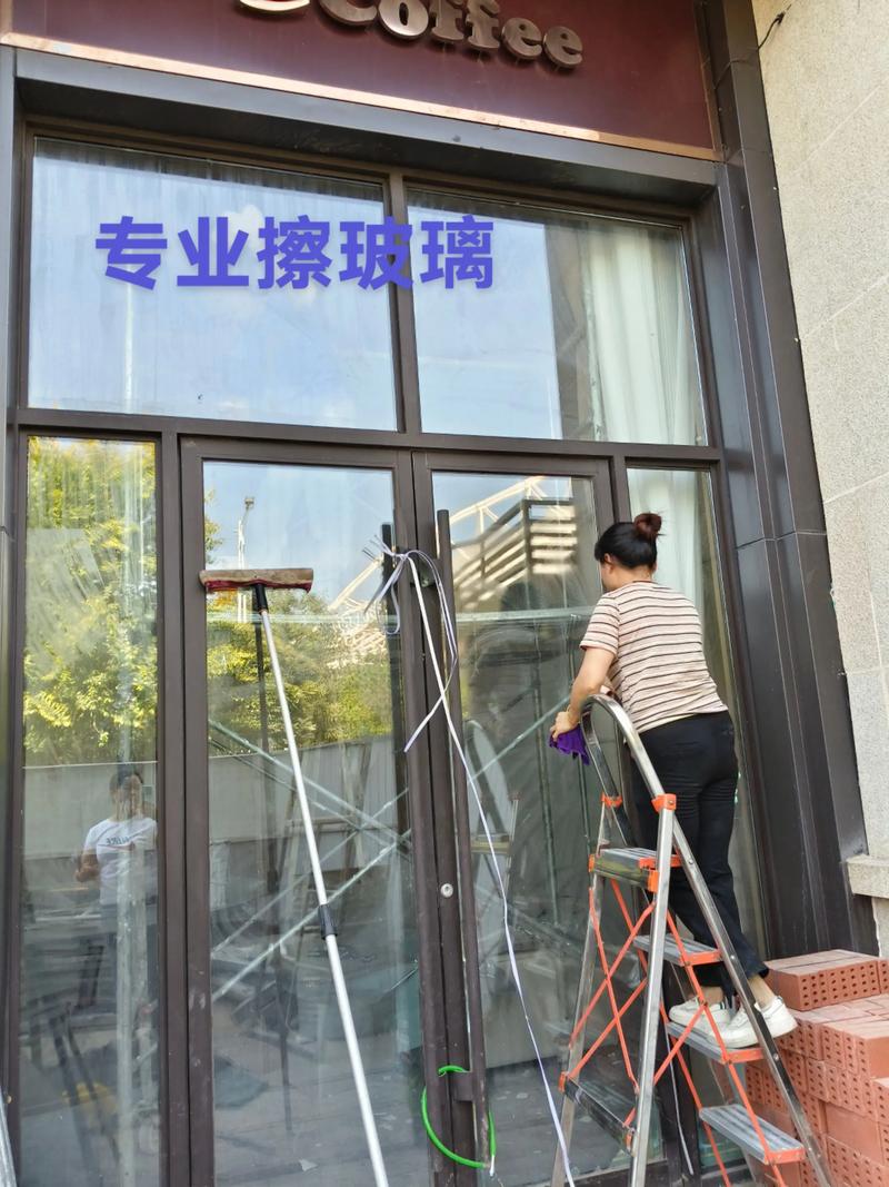 齐齐哈尔本地玻璃清洗哪家强?2026年度家庭与工程清洁服务商 齐齐哈尔本地玻璃清洗哪家强?2026年度家庭与工程清洁服务商