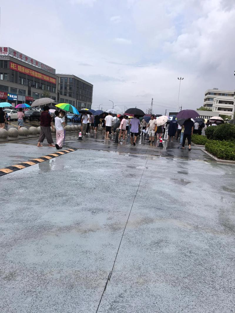 德阳接送小孩上学怎么选?保姆、托管、钟点工模式全方位对比与避