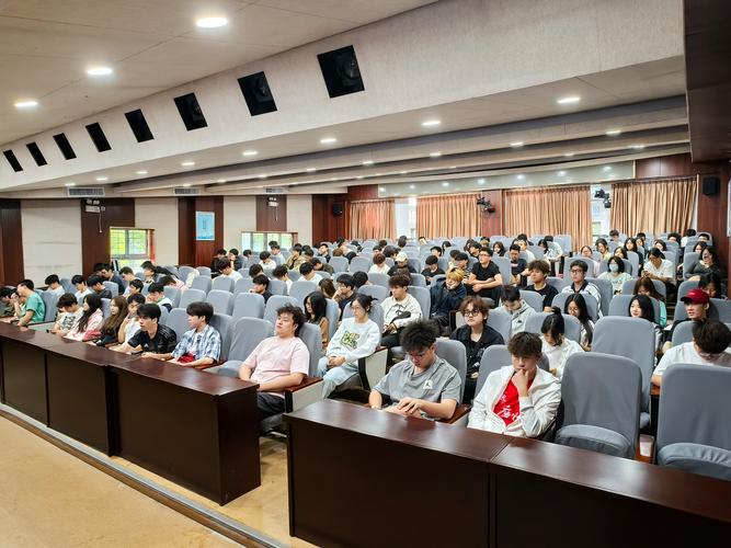 鹤壁继续教育咨询机构多少钱？2026年鹤壁本地正规学历提升服