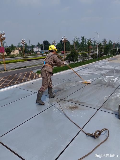 抚顺本地高空清洗服务推荐：专业施工队与价格透明度考量