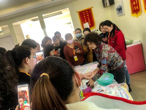 巴音郭楞本地月嫂前三强推荐：专业正规、口碑与费用全解析