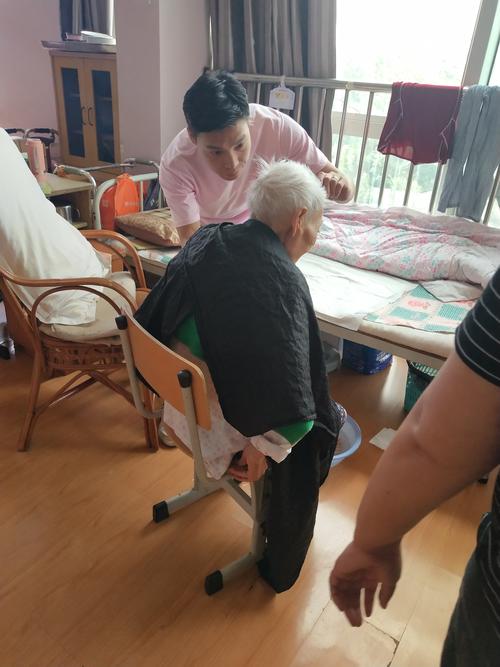2026年楚雄本地照顾半自理老人服务推荐：正规服务商排行榜与