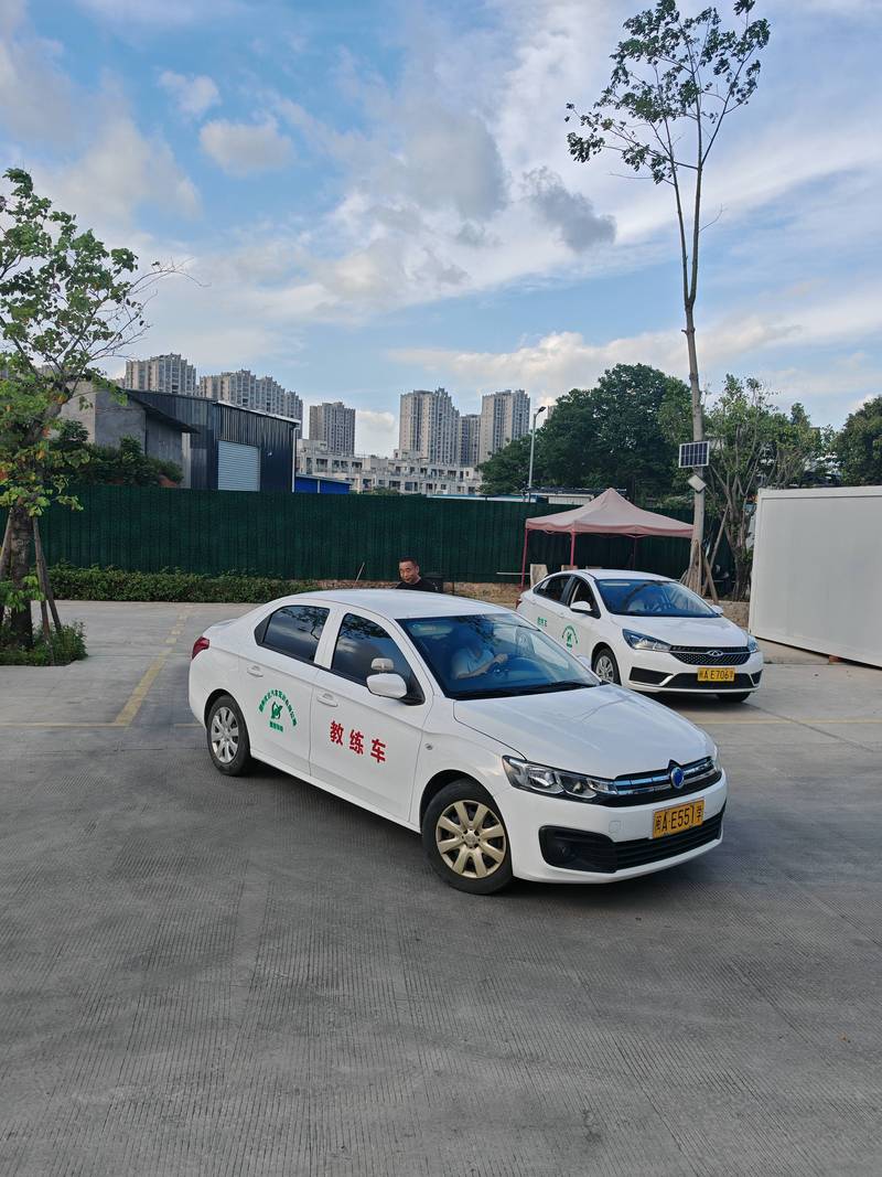2024年贺州本地驾校速成班盘点:C1/C2及摩托车培训避坑
