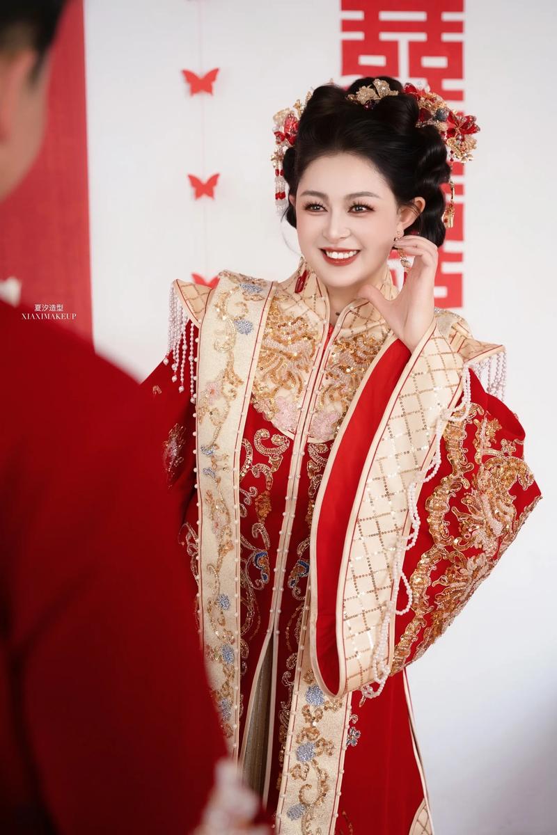 新娘跟妆服务全攻略:如何定制全天候完美婚礼妆容