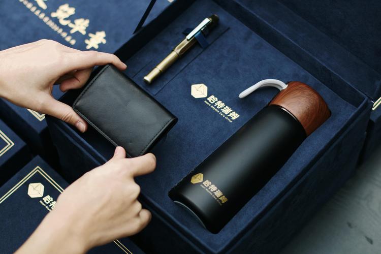 本地企业礼品定制：提升品牌温度与市场影响力的策略